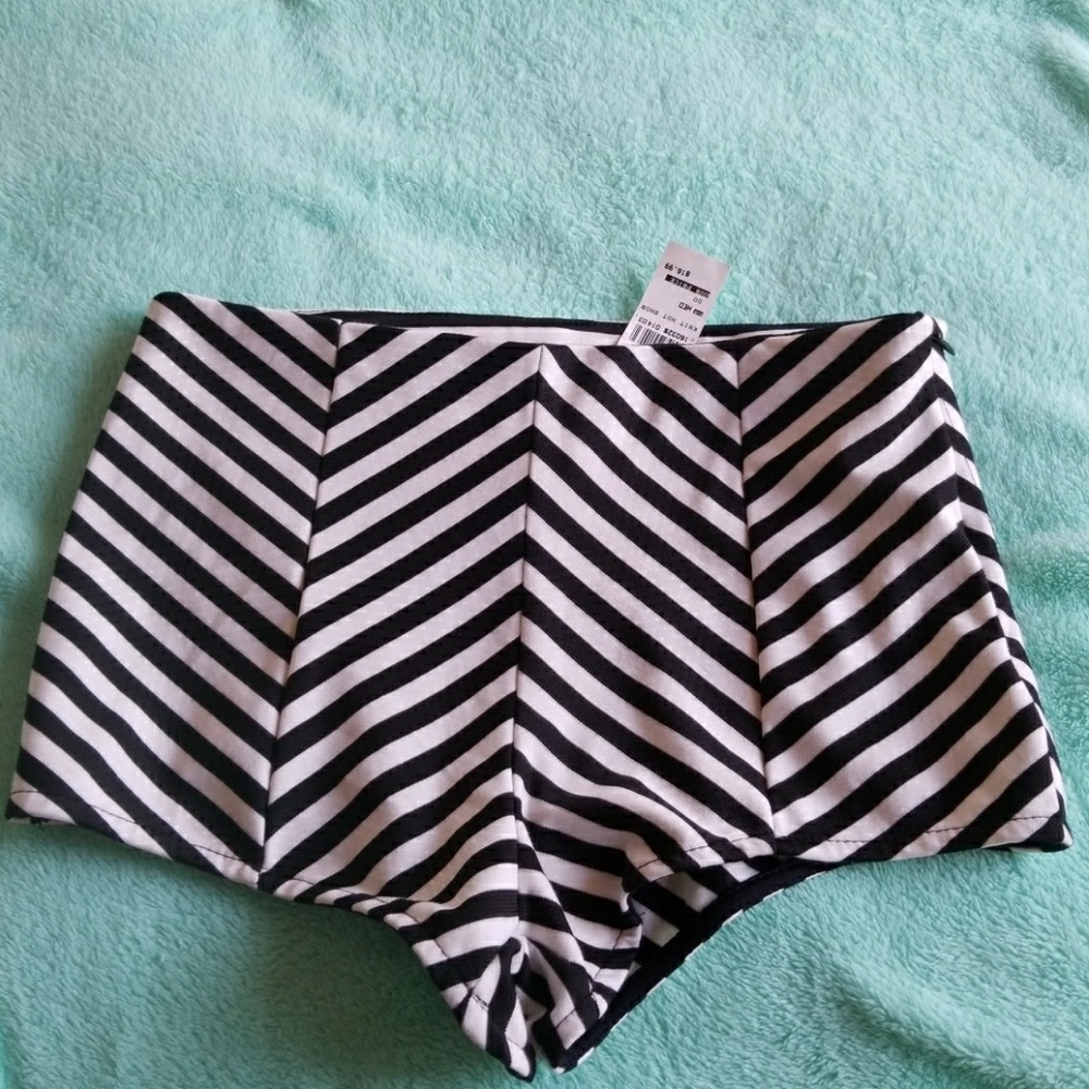 Knit hot shorts